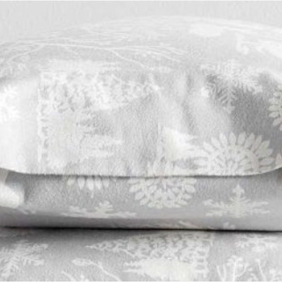 Winter Wonderland Frosted Forest Duvet and two pillowcases from Pottery Barn - Picture 3 of 4